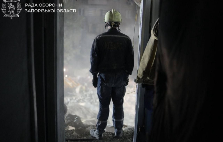 У Запоріжжі завершили пошуково-рятувальні роботи після удару КАБами: 20 загиблих, серед них четверо дітей (фото, відео)