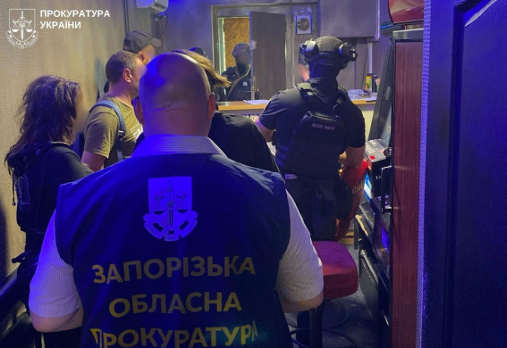 У Запоріжжі судитимуть учасників мережі з 12 підпільних казино: прибуток перевищував 2 млн грн на місяць (фото)