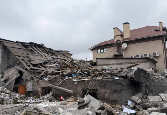 У Запоріжжі росіяни вдарили по приватному сектору: є значні руйнування (фото, відео)