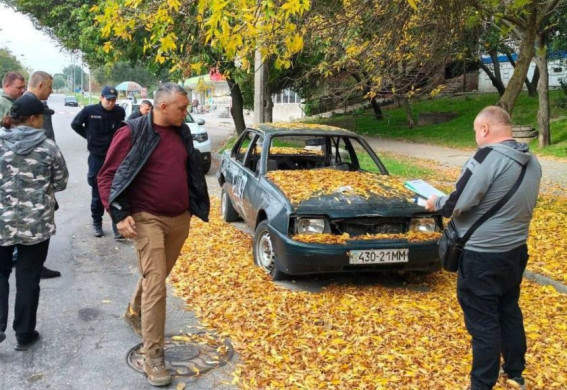 Покинуті авто на дорогах Запоріжжя почала перевіряти спеціальна комісія