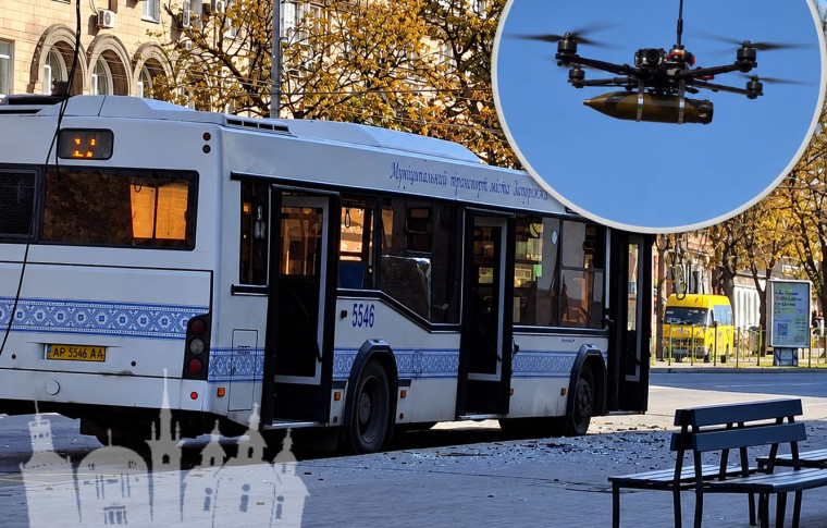 Російський FPV вдарив по зупинці в центрі Запоріжжя: поранено трьох людей (відео)