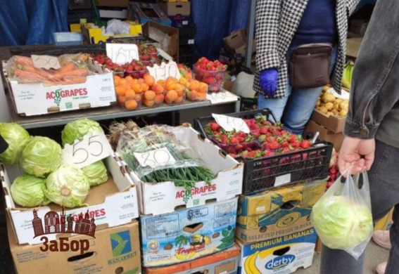В Запорожье на рынках выросли цены на сезонные фрукты и овощи (фото)