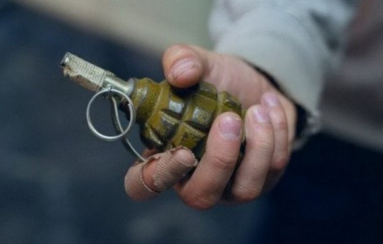 В Запорожье во двор криминального авторитета бросили три гранаты
