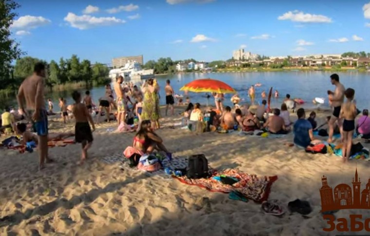В Запорожье сняли аншлаг на местном пляже (фото, видео)