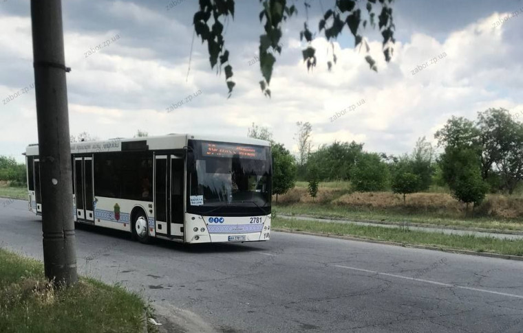 В Запорожье возобновили только один маршрут коммунального автобуса, что будет с остальными?!