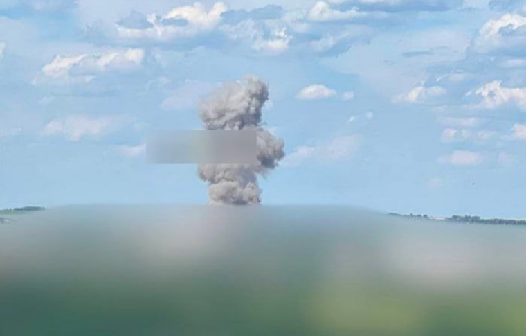 В Запорожье сообщают о взрывах: есть два прилета по предприятию города (фото)