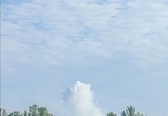 В Запорожье слышали 2 сильных взрыва - в небе виден дым: комментарий власти (фото, видео)