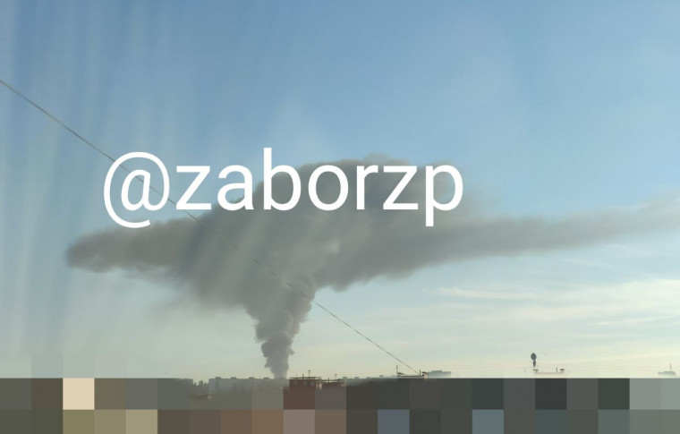 Російські війська завдали удару по Запоріжжю: в небі підіймається величезний стовп диму (фото)