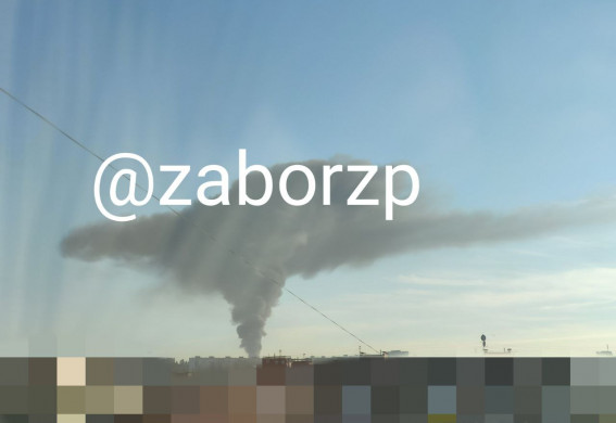 Російські війська завдали удару по Запоріжжю: в небі підіймається величезний стовп диму (фото)