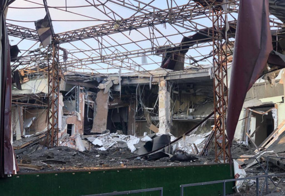 Стало відомо, що внаслідок удару по готелю в Запоріжжі загинув 65-річний працівник (відео)