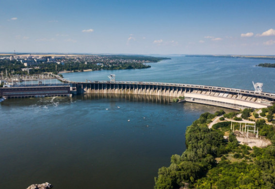 С субботы в Запорожье частично перекроют движение по плотине ДнепроГЭС: в чем причина?