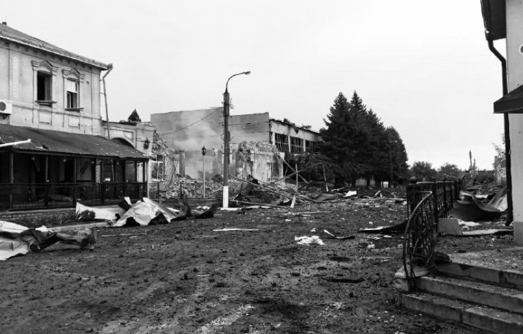 Зранку окупанти вгатили ракетами С-300 по Гуляйполю: зруйновано історичну будівлю (фото, відео)