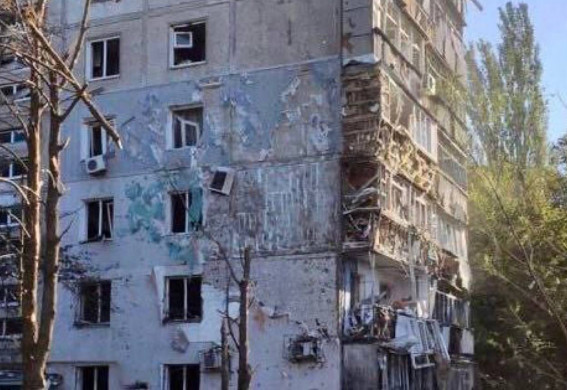 Загарбники обстріляли житловий сектор Запоріжжя: є, як мінімум, один постраждалий (фото, відео)