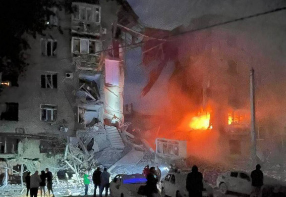 Вночі окупанти завдали удару по багатоквартирному будинку: є постраждалі та загиблі (фото, відео)