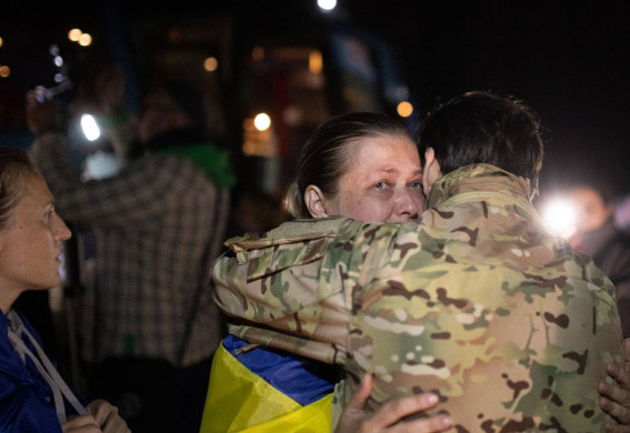 В Запорожье, вернувшиеся из российского плена, украинские защитницы рассказали о жутких пытках и издевательствах (фото, видео)