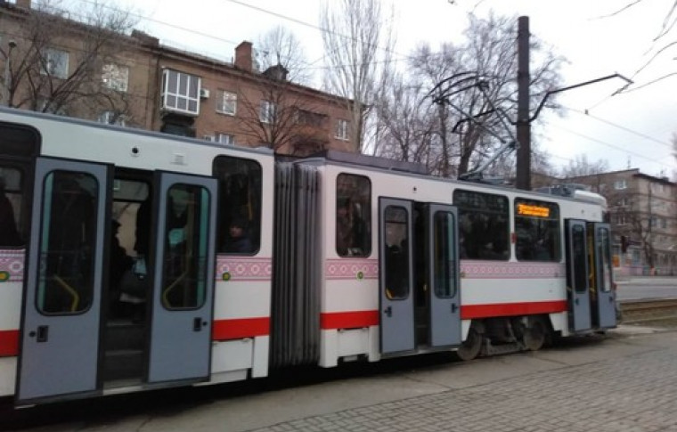 Запорожская мэрия в условиях военного времени и дефицита  электроэнергии купила новый... трамвай