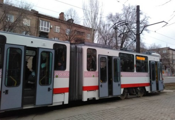 Запорожская мэрия в условиях военного времени и дефицита  электроэнергии купила новый... трамвай