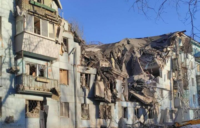 Кількість жертв внаслідок ракетного удару по будинку в Запоріжжі збільшилась до трьох людей (фото, відео)