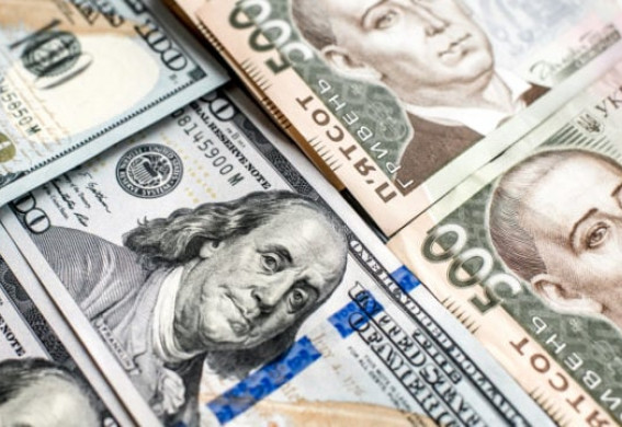 Мониторинг обменников в Запорожье: доллар упал ниже 38 гривен (фото)
