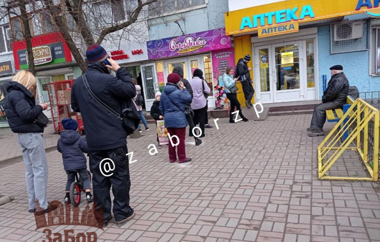 В Запорожье был настоящий аншлаг в аптеках, в связи с введением новых правил отпуска лекарств (фото)