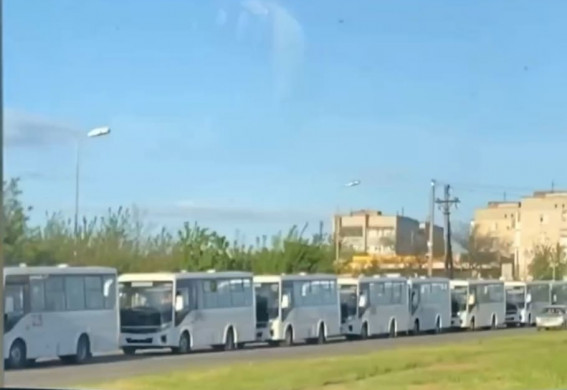 Росіяни разом із мирними мешканцями евакуюють свою армію - Бердянська ВА