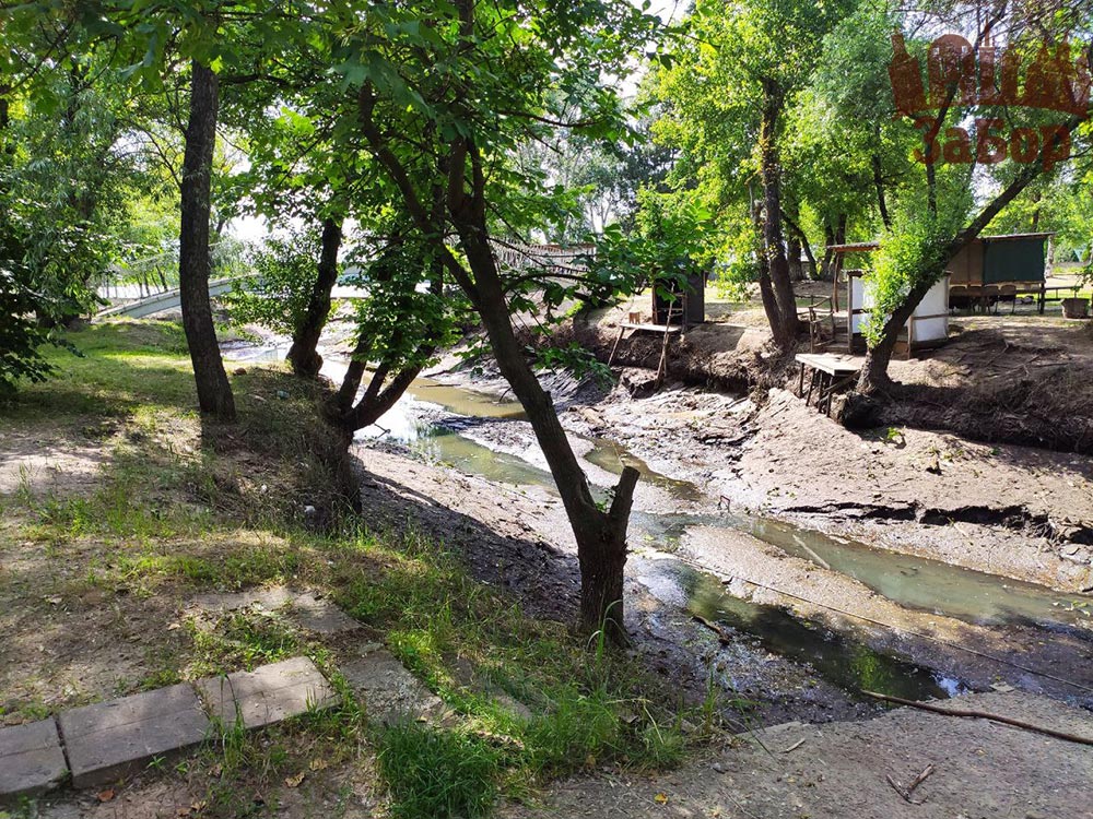 Водяное запорожская область. Запорожье Днепр обмелел. Запорожье Днепр сейчас. Днепр мелеет 2023. Обмелевший Днепр сейчас.