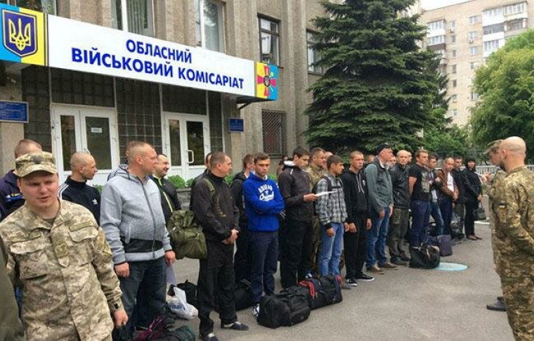 Представники ТЦК в Запоріжжі: про вручення повісток, відстрочки від служби, законність та незаконність дій ТЦК (відео)