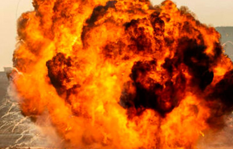 Наслідки нічного удару по Запоріжжю: спалахнула масштабна пожежа, постраждали 14 авто (відео)