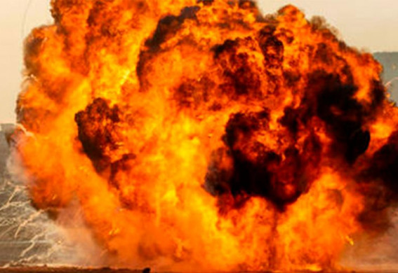 Наслідки нічного удару по Запоріжжю: спалахнула масштабна пожежа, постраждали 14 авто (відео)