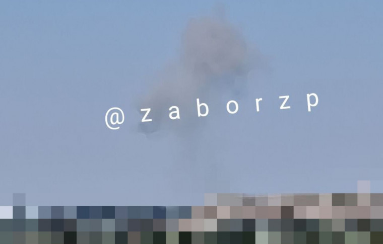 В Запоріжжі прогримів сильний вибух: містяни повідомляють про дим (фото, відео)