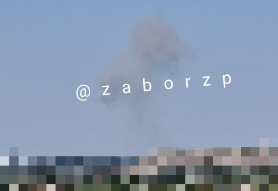 В Запоріжжі прогримів сильний вибух: містяни повідомляють про дим (фото, відео)