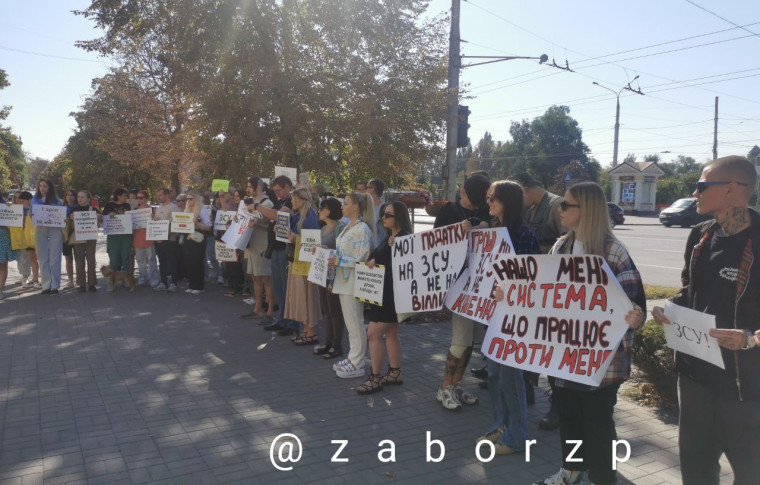 На мітингу в Запоріжжі містяни підписали звернення до мерії: подробиці (фото, відео)