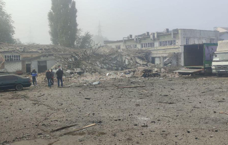 Внаслідок ракетного удару по Запоріжжю постраждав філіал текстильної фабрики та автовокзал (фото)