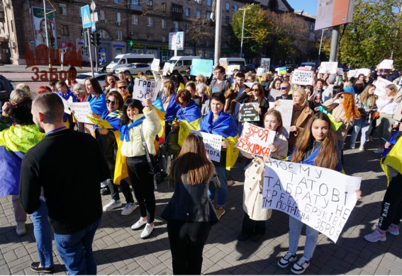 В Запоріжжі пройшов митинг на підтримку виділення коштів на ЗСУ: на одного з організаторів склали адмінпротокол (фото, відео)