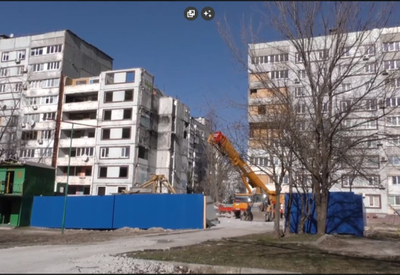 В Запоріжжі назвали попередні строки завершення відбудови двох зруйнованих багатоповерхівок (відео)