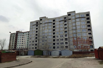 Суд обязал мэрию Запорожья достроить на Песках два жилых дома, которые превратились в долгострой