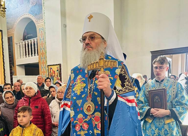 Запорізький митрополит Лука церкви московського патріарху передав ...
