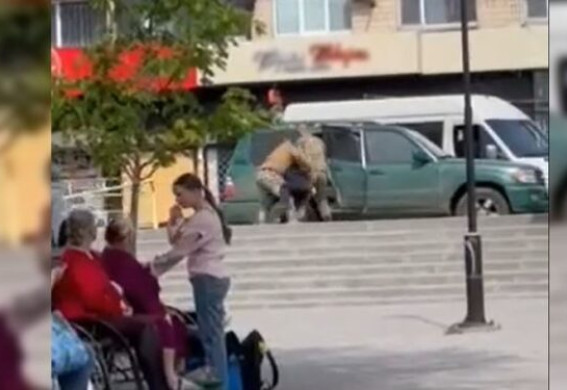 В Запоріжжі ТЦК прокоментувало скандальне відео зі спробою затримання людини на центральному проспекті 