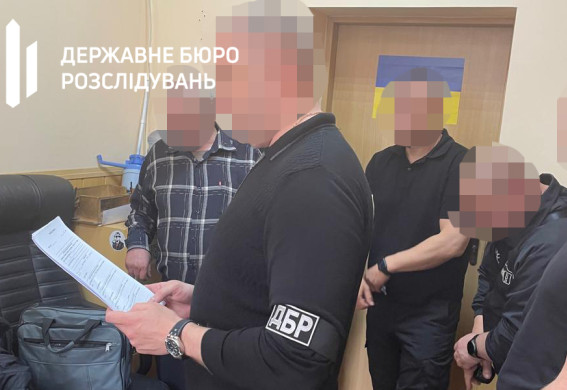 У Запоріжжі слідчий вимагав 100 тисяч гривень у військового за невинуватість у ДТП (фото)