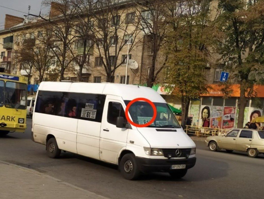 маршрутка  61 на проспекті