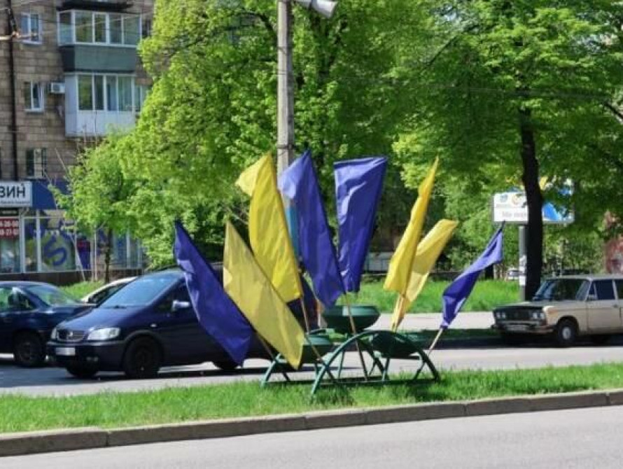 З проспекта Соборного  приберуть тримачі прапорів