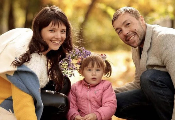 Внаслідок нічної атаки шахедів по Києву загинули переселенці з Оріхова: чоловік та його 5-річна донька (фото, відео)