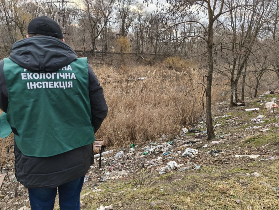 Стихійне звалище на березі Мокрої Московки