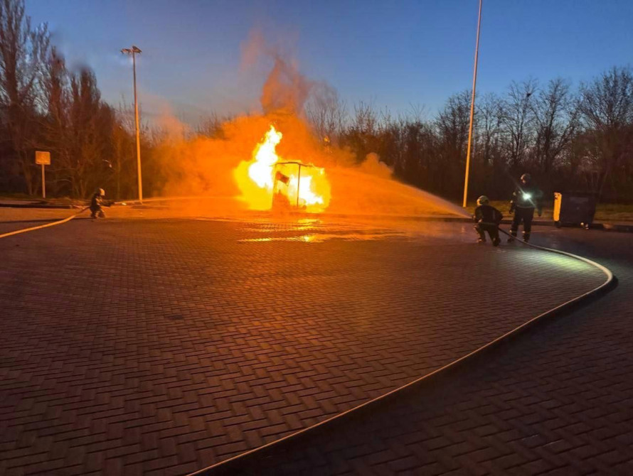 Пожежа на АЗС у Запоріжжі після удару російського дрона
