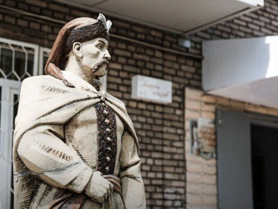 У Запоріжжі з'явилась скульптура "Воїн світла і добра"