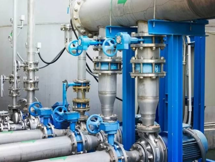 Аварійна бригада «Водоканалу» працює на проспекті Ювілейному, 43а — ліквідують витік на магістральному водогоні