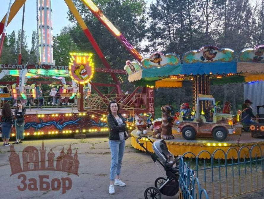 Атракціони знову працюють у Дубовому гаю — відвідувачів чимало