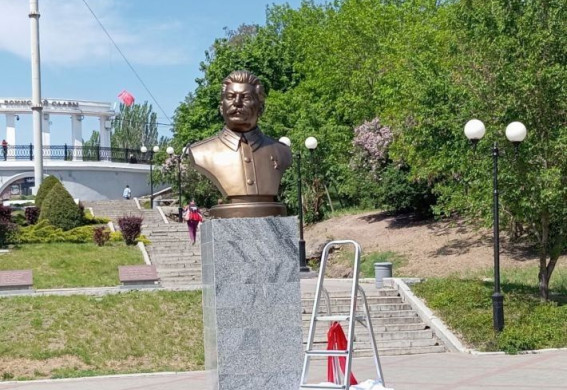 У Мелітополі окупаційна адміністрація встановила памʼятник Сталіну