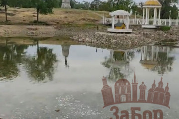 У Запоріжжі в Вознесенівському парку почали наповнювати водою озеро, яке майже повністю висохло (відео)