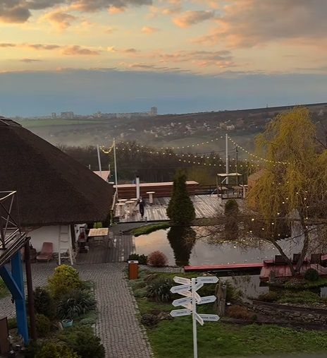Заміський басейн у виноробні села Бабурка